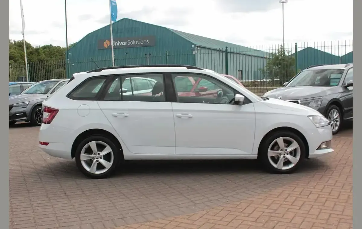 Used Skoda Fabia SE L 94 HP (69 kW) 2021 Moon white metallic Hatchback