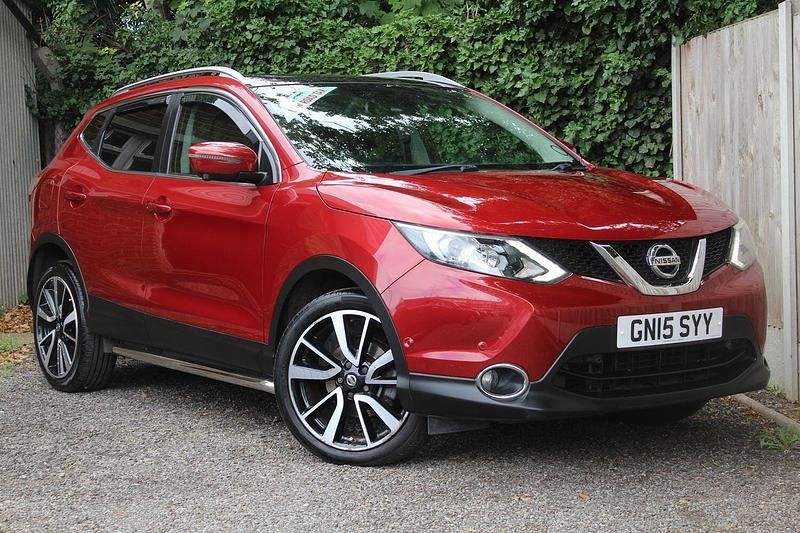 Red Used 2015 Nissan Qashqai Tekna SUV | £8,750 (Fair price) - Image 1/4
