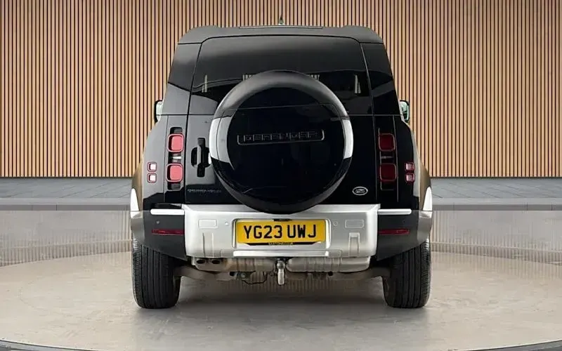 Used Land Rover Defender HSE 249 HP (183 kW) 2023 Black SUV