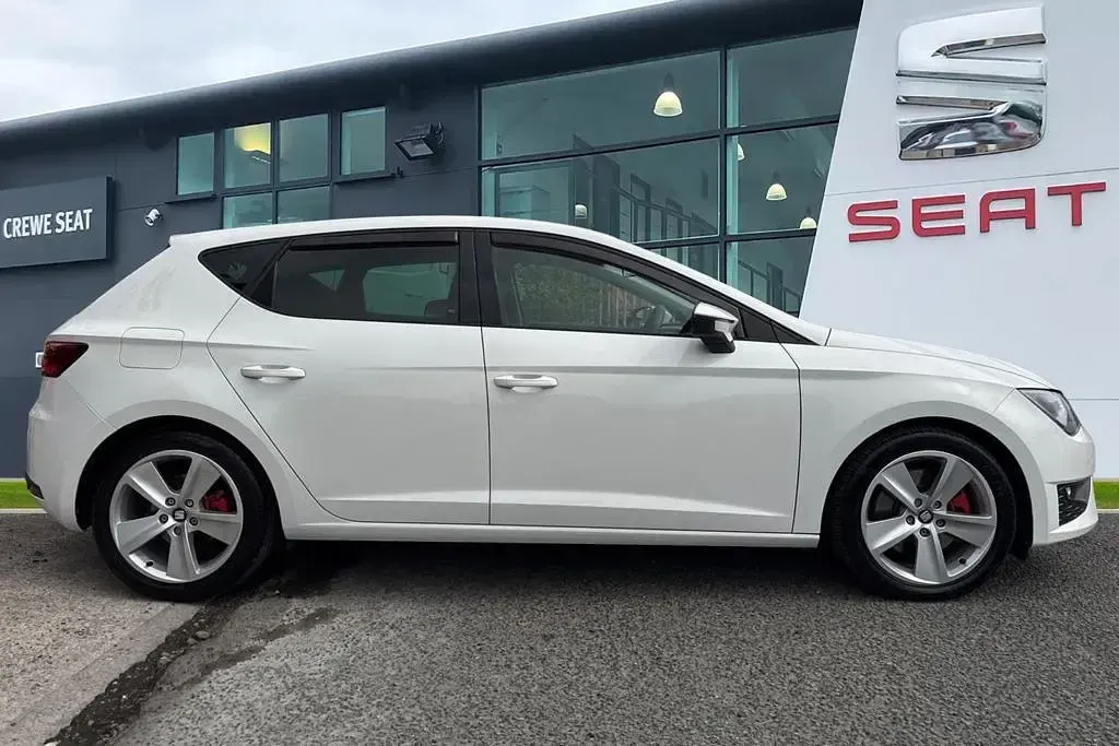 Used Seat Leon FR 150 HP (110 kW) 2015 White Hatchback