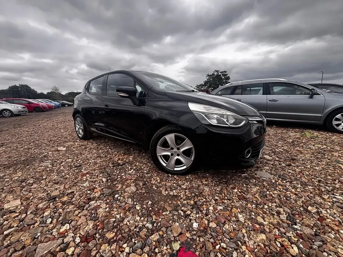 Used Renault Clio IV Dynamique 90 HP (66 kW) 2016 Black Hatchback