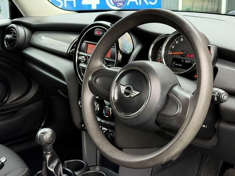 Begagnad Mini Cooper Hatch 136 HK (100 kW) 2014 Svart Halvkombi