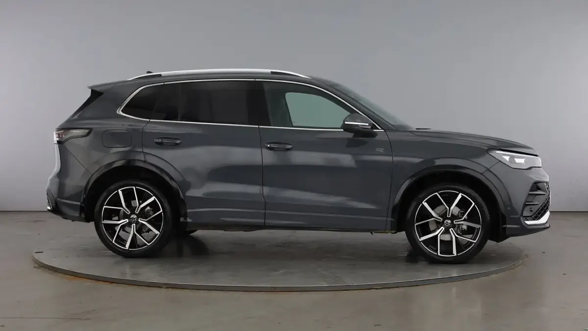 Używany VW Tiguan R-line 150 KM (110 kW) 2025 Szary SUV