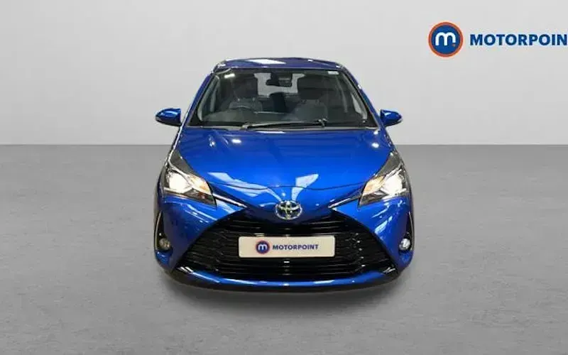 Used Toyota Yaris Hybrid 101 HP (74 kW) 2019 Blue Hatchback