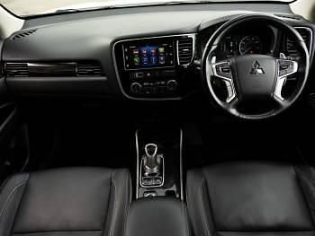 Used Mitsubishi Outlander P-HEV 200 HP (147 kW) 2018 White SUV