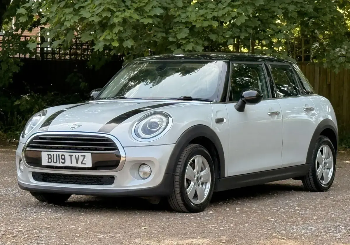 Used Mini Cooper Classic 136 HP (100 kW) 2019 Silver Hatchback