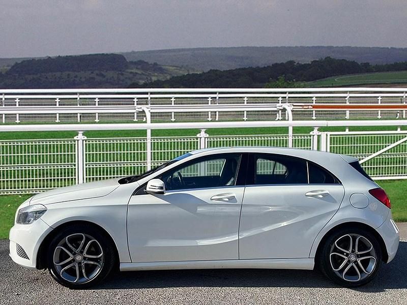 Used Mercedes A200 136 HP (100 kW) 2014 White Hatchback