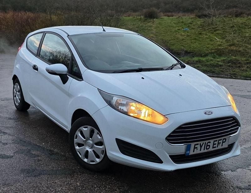 Used Ford Fiesta Studio 2016 White Hatchback