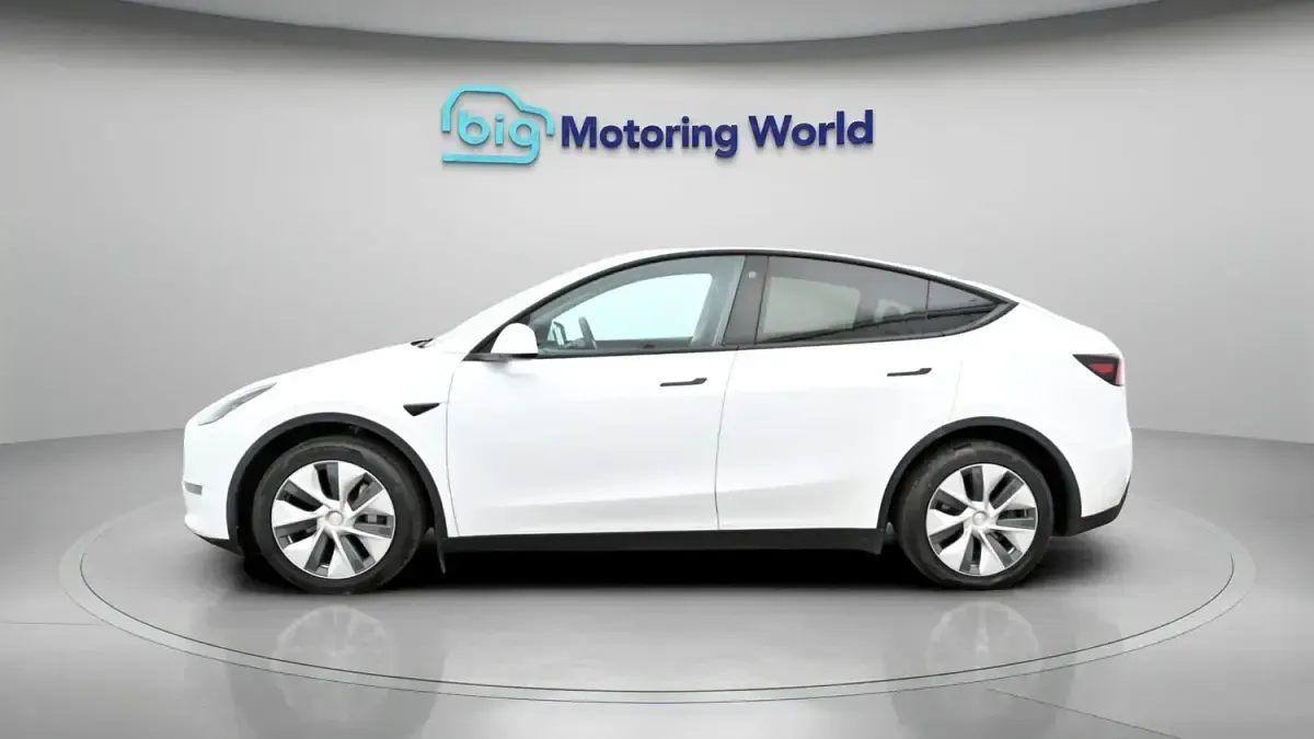 Used Tesla Model Y Long Range AWD 378 kW (514 HP) 2022 White SUV