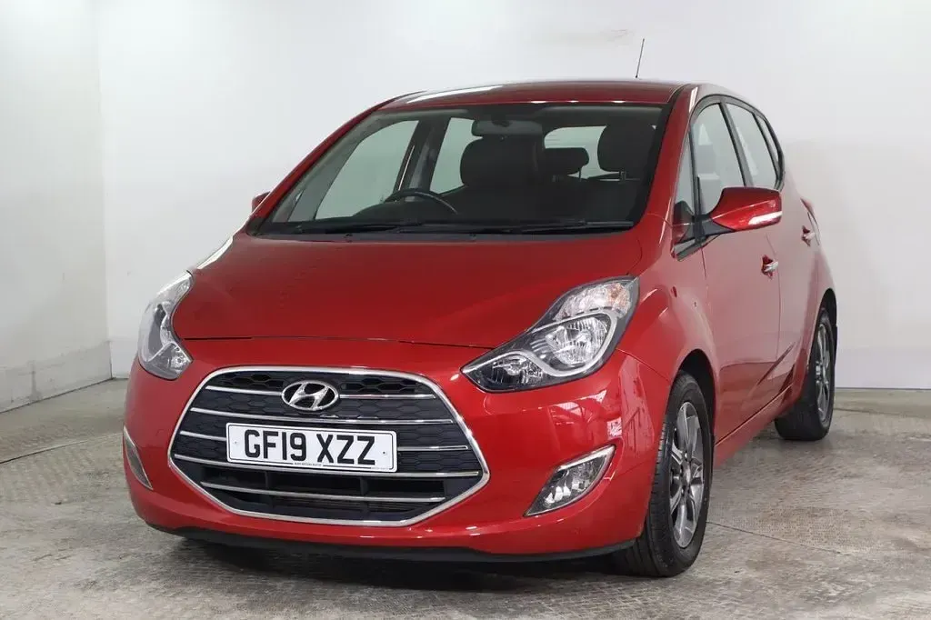 Used Hyundai ix20 SE 125 HP (91 kW) 2019 Red Hatchback