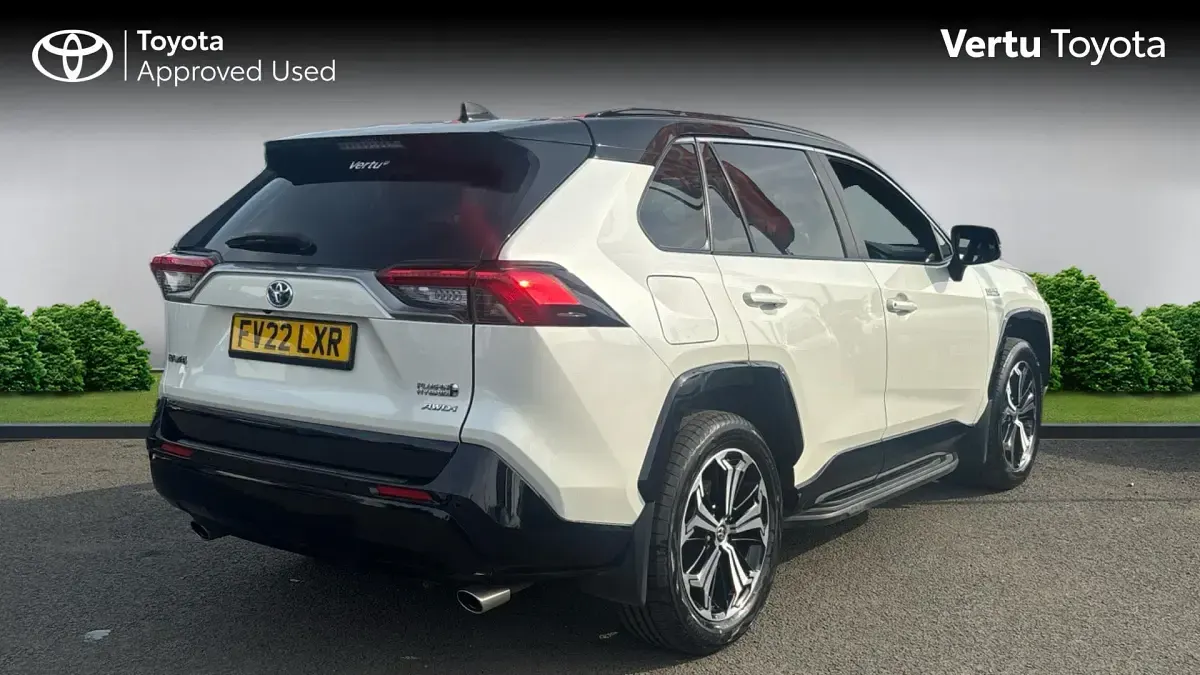 Used Toyota RAV4 306 HP (225 kW) 2022 White pearl bitone (pearlescent paint) SUV