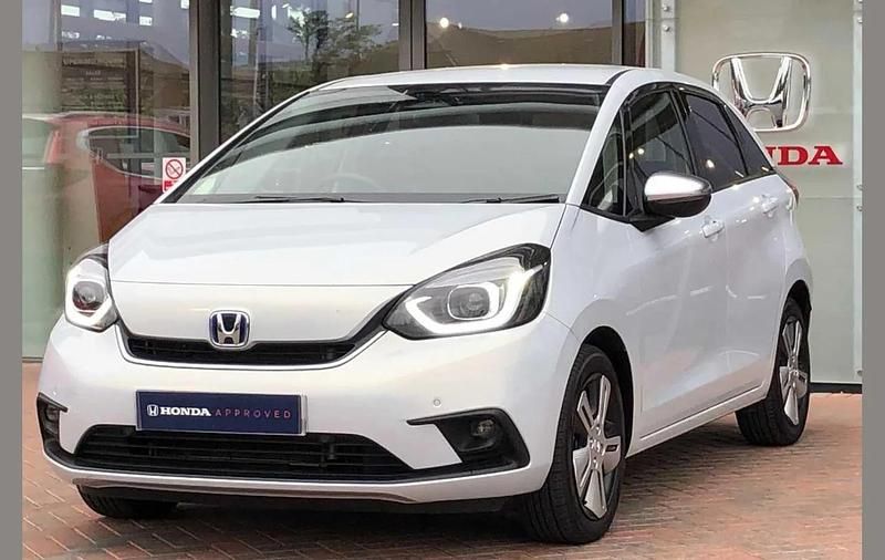 Used Honda Jazz Hybrid 109 HP (80 kW) 2023 Platinum white Hatchback
