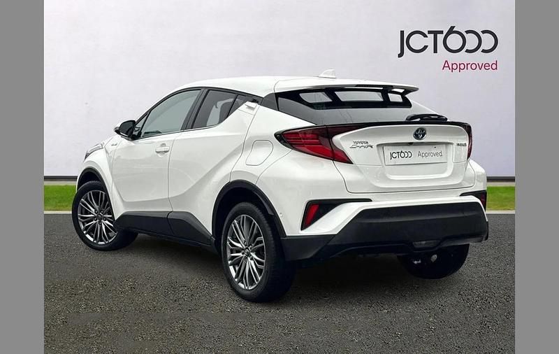 Used Toyota C-HR 120 HP (88 kW) 2021 White SUV