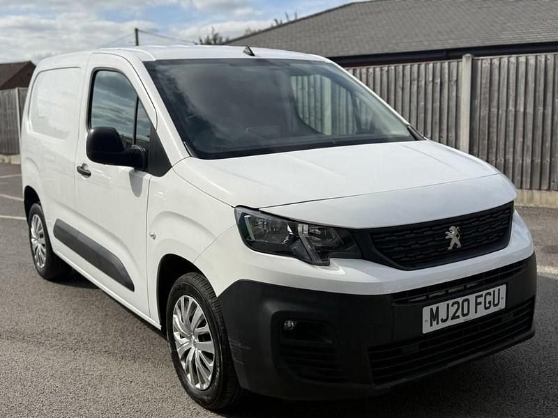 White Used 2020 Peugeot Partner MPV | £9,000 (Good price) - Image 1/4