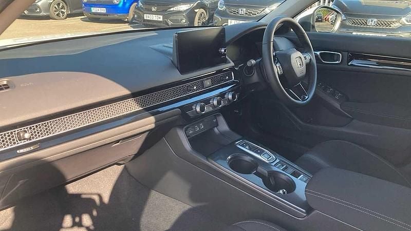 Used Honda Civic Elegance 143 HP (105 kW) 2025 White Hatchback