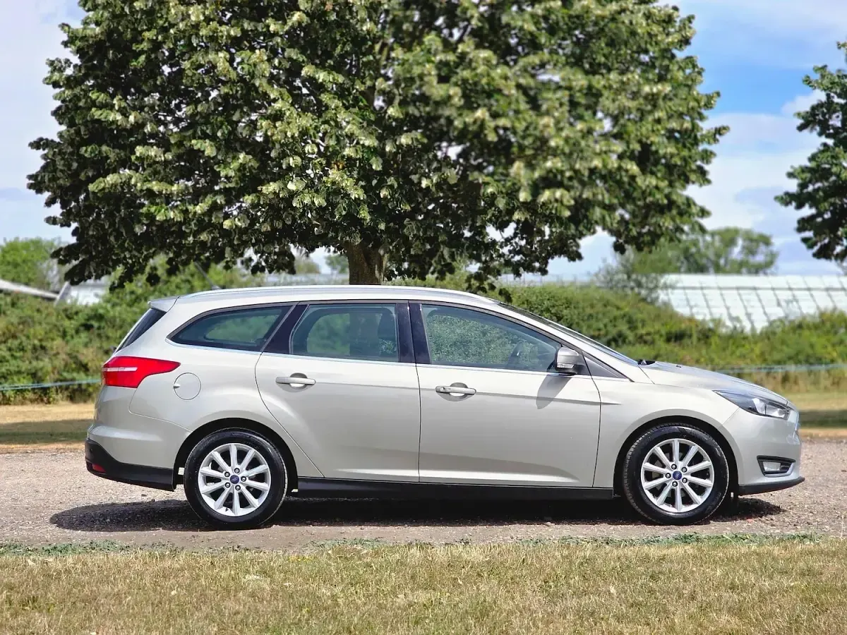 Used Ford Focus Titanium 125 HP (91 kW) 2017 Silver Estate