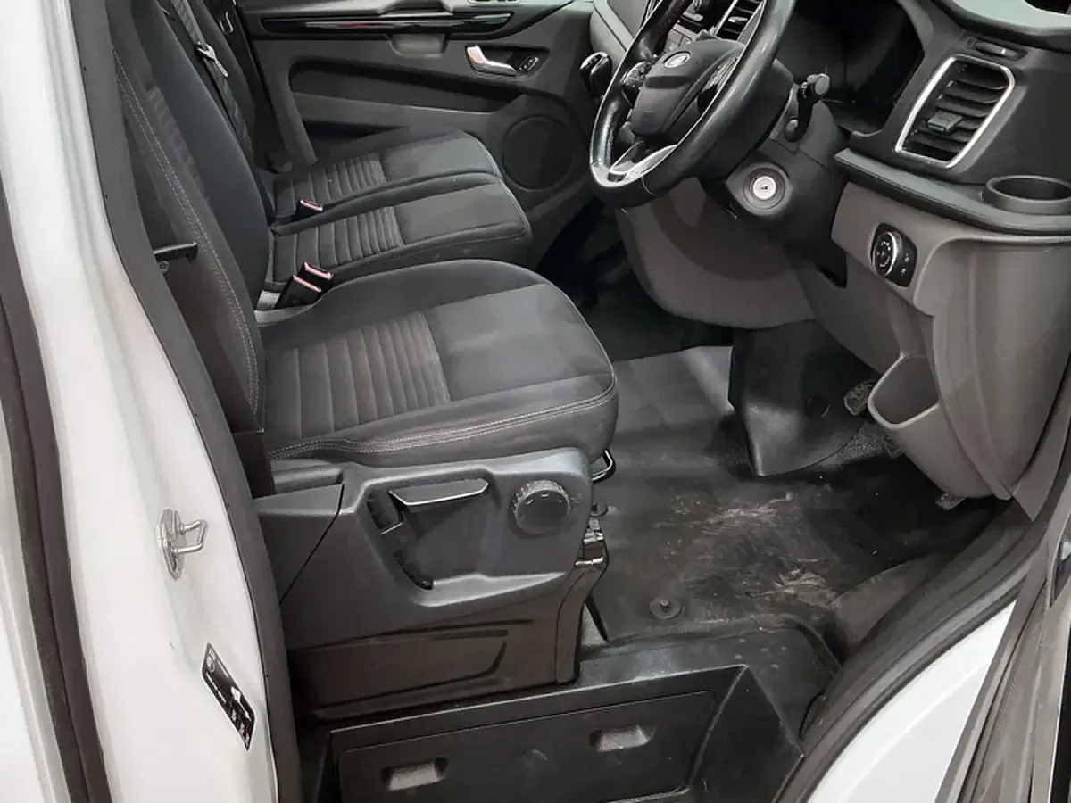 Used Ford Transit Custom Limited 130 HP (95 kW) 2023 White Van