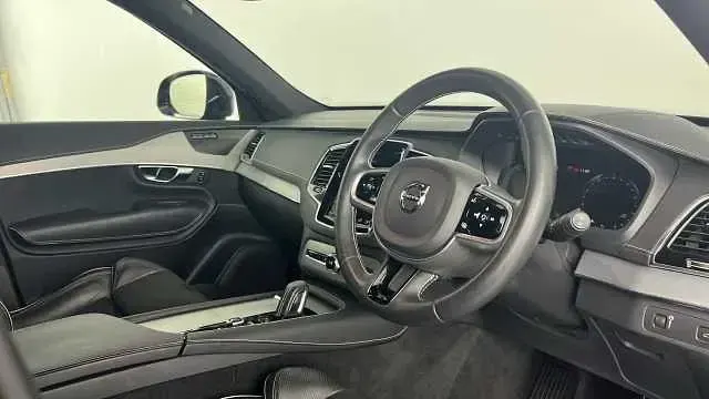 Used Volvo XC90 R-Design 247 HP (181 kW) 2021 Black SUV