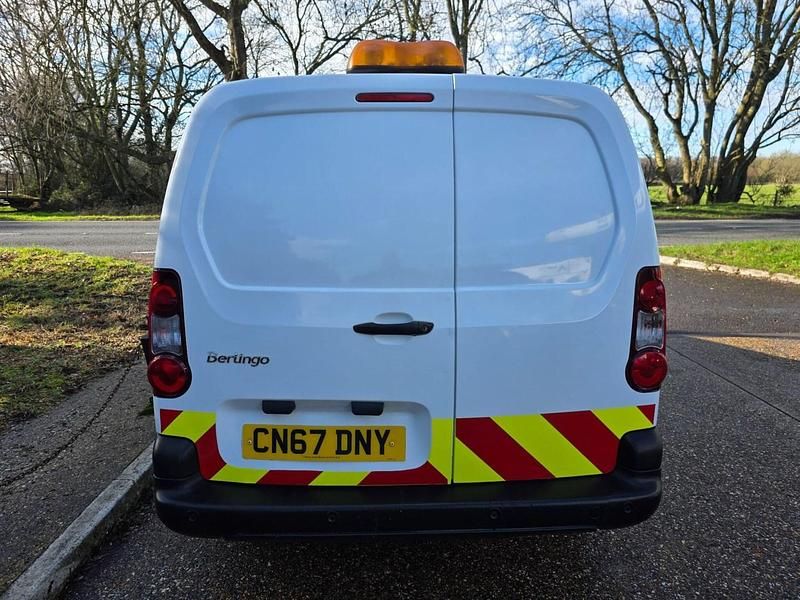 Used Citroën Berlingo 100 HP (73 kW) 2017 White MPV