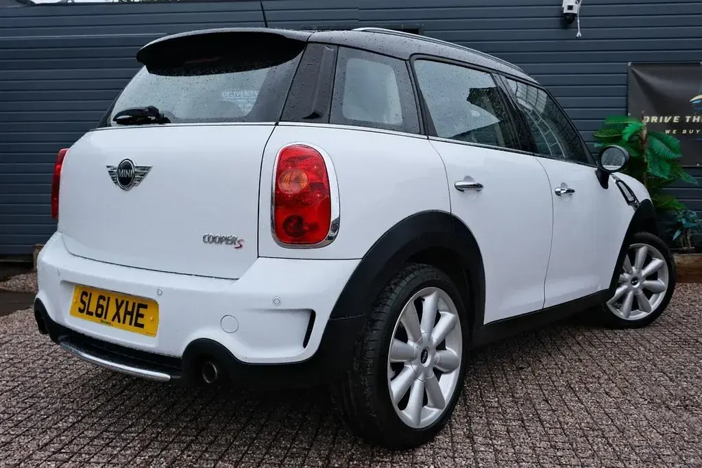 Used Mini Cooper S 2011 White Hatchback