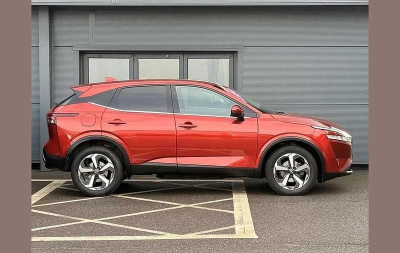 Used Nissan Qashqai N-Connecta 156 HP (114 kW) 2022 Red SUV