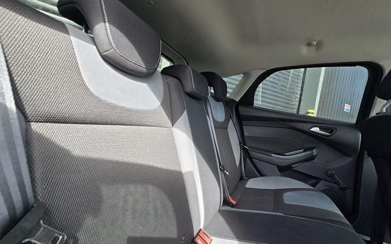 Usado Ford Focus Zetec 125 HP (91 kW) 2013 Preto Citadino