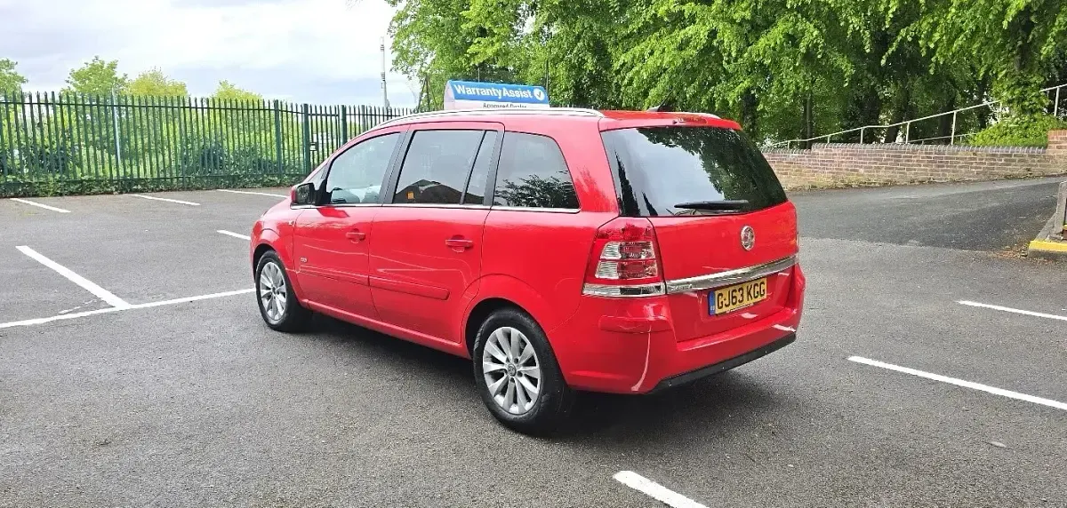 Second-hand Vauxhall Zafira Design Edition 2013 Roșu Monovolum
