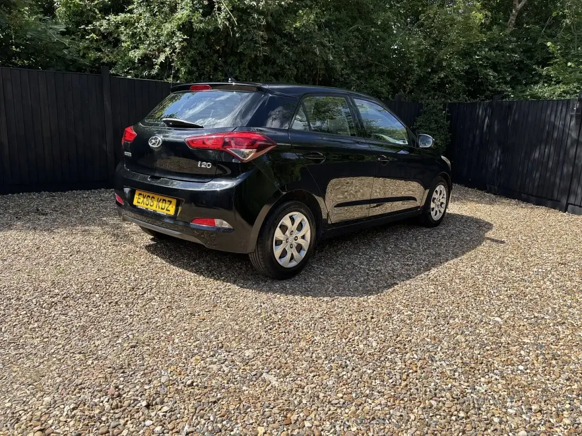Used Hyundai i20 84 HP (61 kW) 2016 Black Hatchback