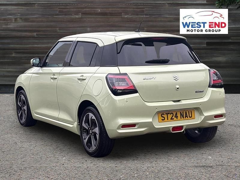 Używany Suzuki Swift 2024 Żółty Hatchback