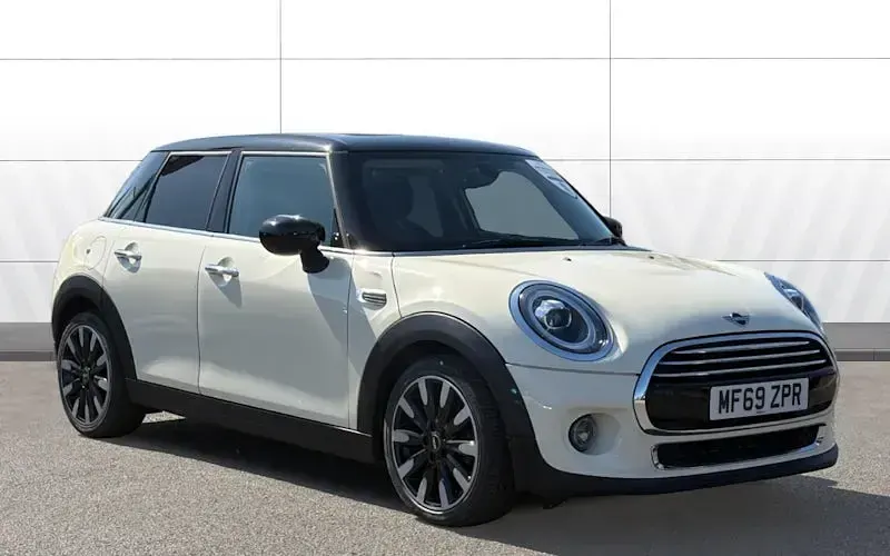 Usado Mini Cooper Exclusive 136 HP (100 kW) 2020 Citadino