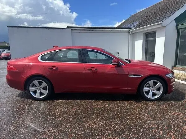 Used Jaguar XF Portfolio 180 HP (132 kW) 2017 Red Sedan