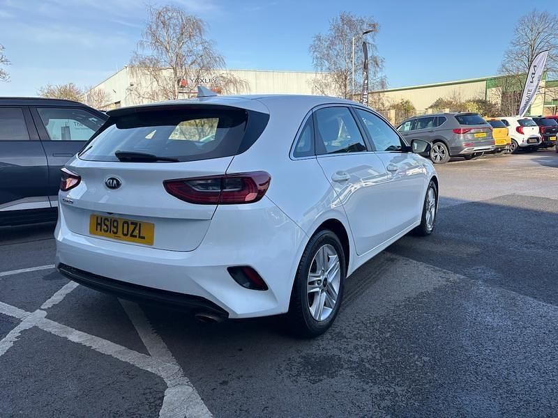 Used Kia Ceed 2019 Fusion white Hatchback
