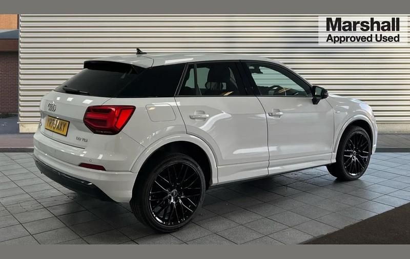 Begagnad Audi Q2 Black Edition 113 HK (83 kW) 2020 Vit SUV