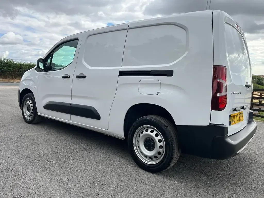 Used Peugeot Partner Premium 101 HP (74 kW) 2023 White MPV