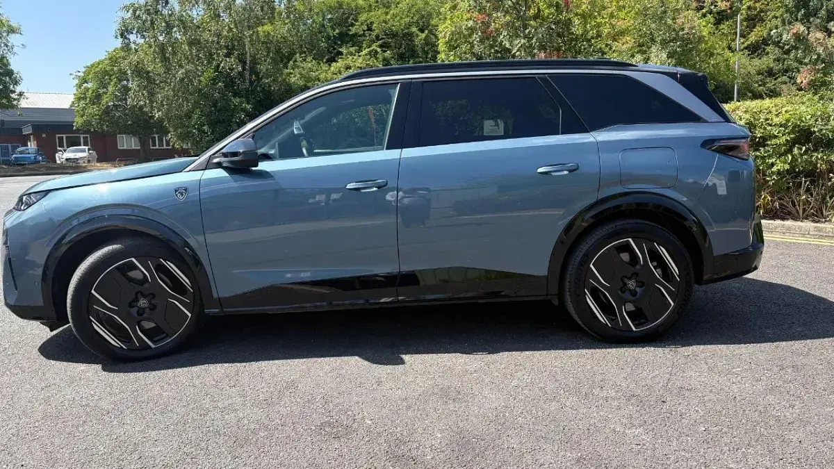 Used Peugeot 5008 GT 152 kW (207 HP) 2024 Blue SUV
