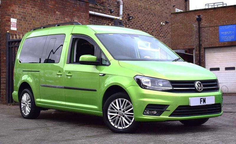 Green Used 2017 VW Caddy Maxi Life Life MPV | £12,850 (Fair price) - Image 1/4