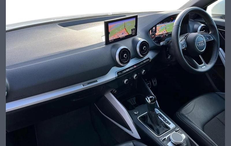 Used Audi Q2 S-Line 147 HP (108 kW) 2023 White SUV