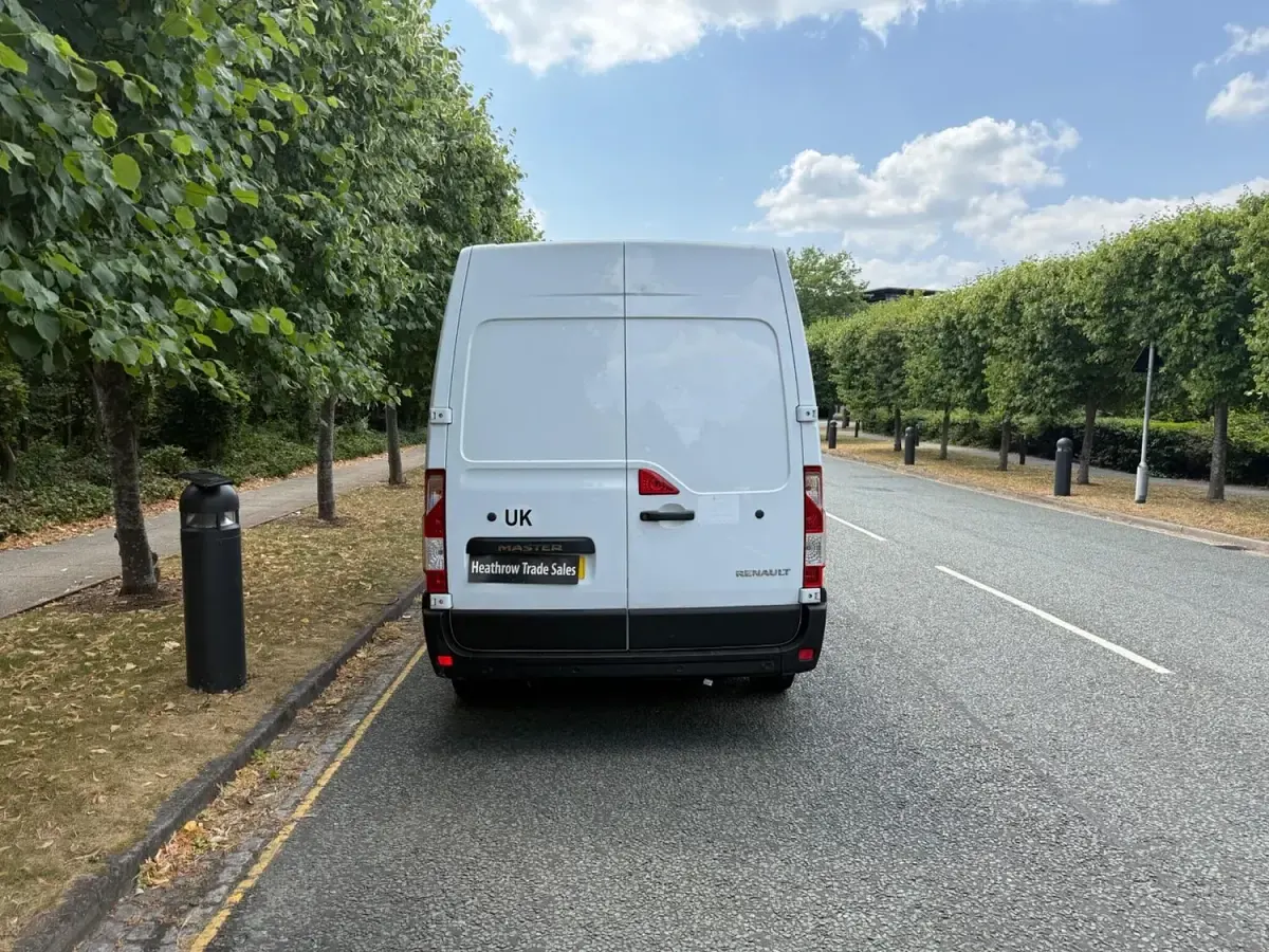 Used Renault Master Business 2022 White MPV