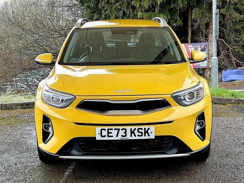 Used Kia Stonic 99 HP (72 kW) 2023 Yellow SUV