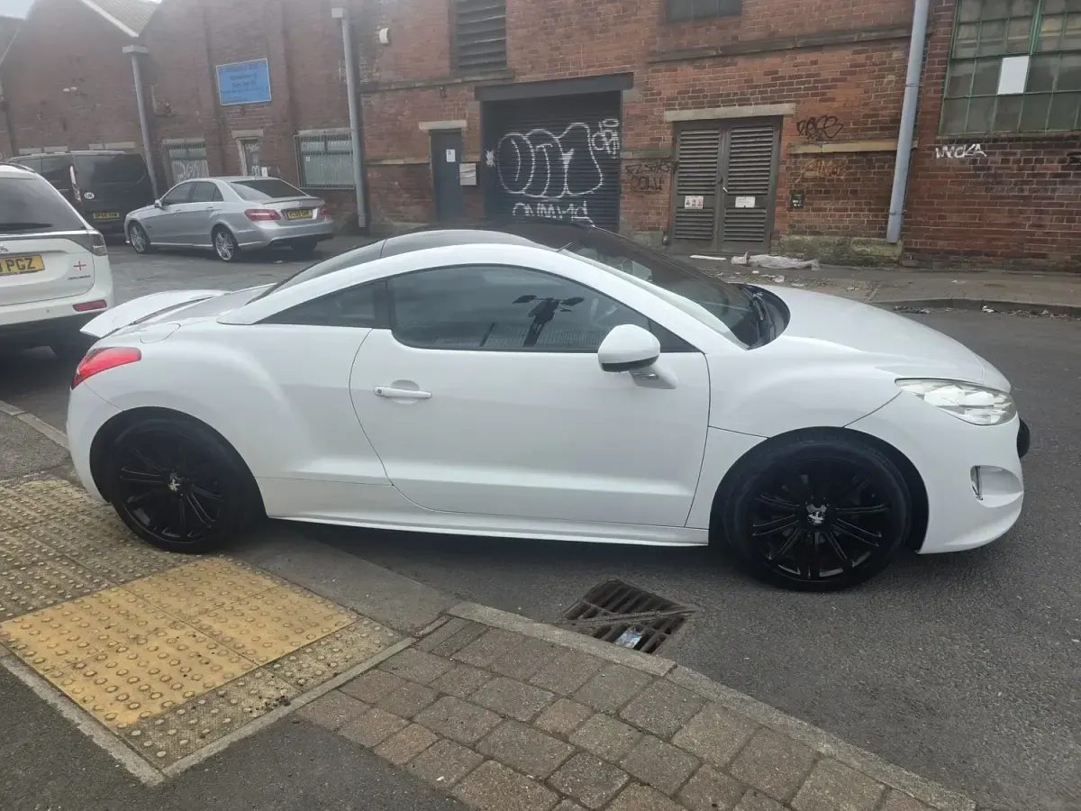 Used Peugeot RCZ Sport 156 HP (114 kW) 2012 White Coupe