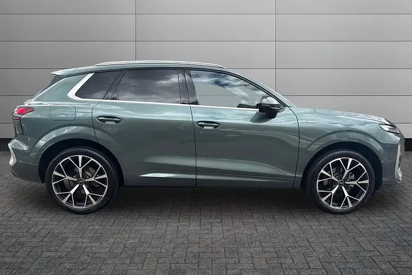 Used Audi Q3 S-Line 148 HP (108 kW) 2025 Green SUV