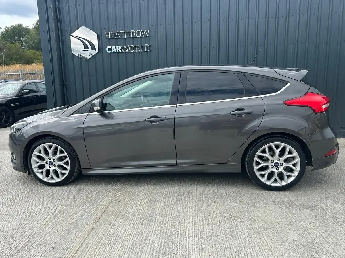 Used Ford Focus Zetec 125 HP (91 kW) 2016 Grey Hatchback