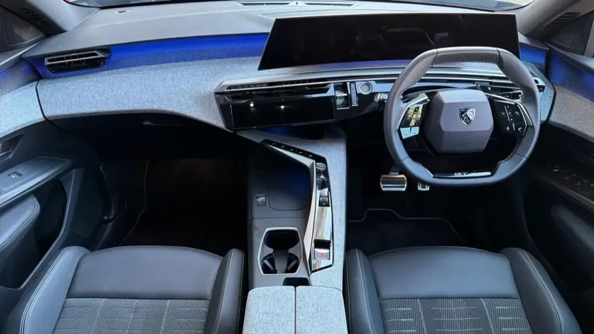 Second-hand Peugeot e-3008 GT 152 kW (207 CP) 2025 Albastru SUV