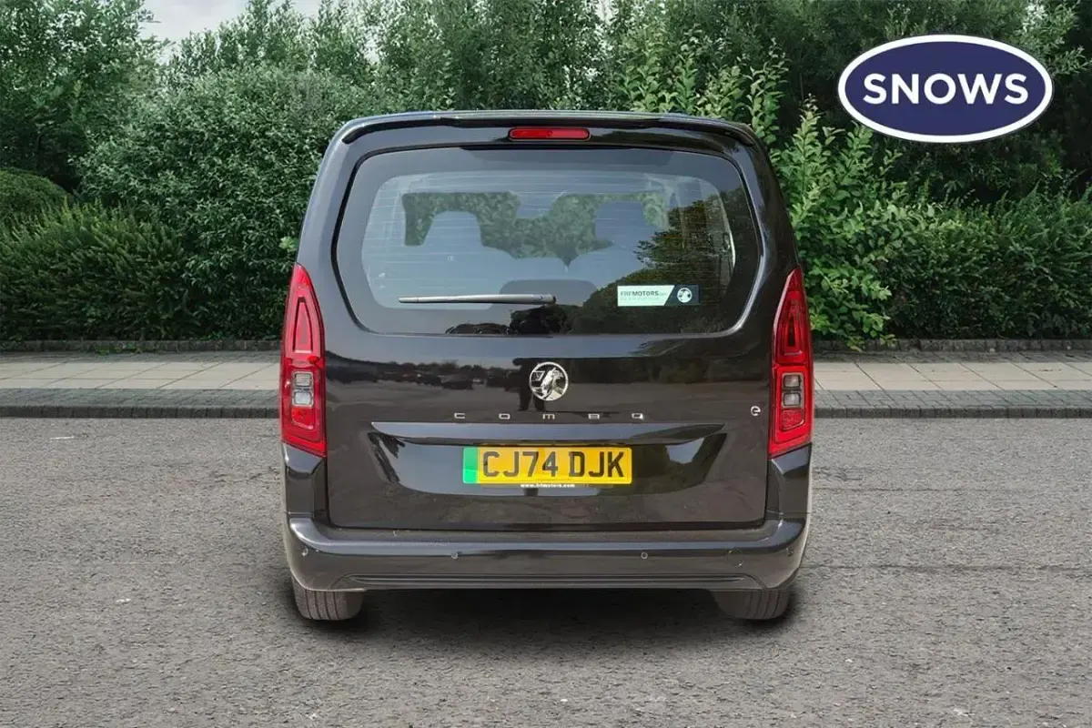 Used Vauxhall Combo Design Edition 100 kW (136 HP) 2025 Black MPV