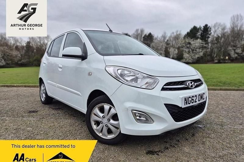 Used Hyundai i10 Style 86 HP (63 kW) 2013 White Hatchback