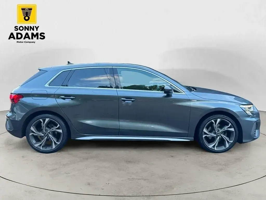 Używany Audi A3 S-Line 2023 Szary Sedan/Limuzyna