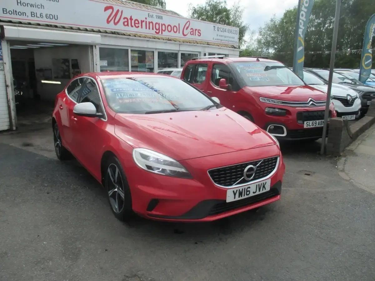 Käytetty Volvo V40 R-Design 122 HP (89 kW) 2016 Punainen Viistoperä