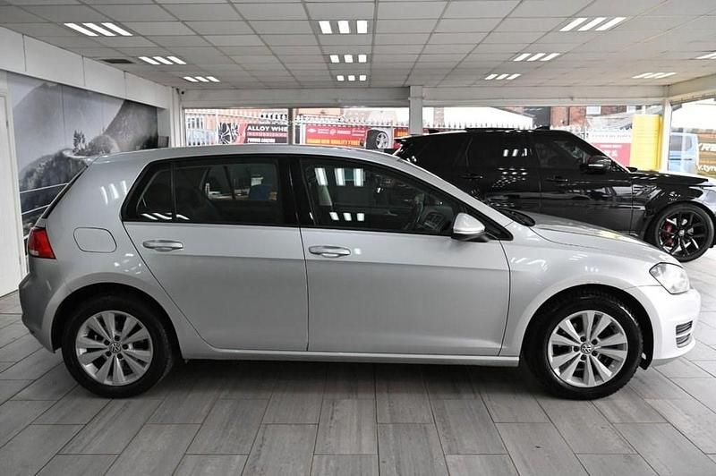 Used VW Golf VII SE 105 HP (77 kW) 2014 Silver Hatchback