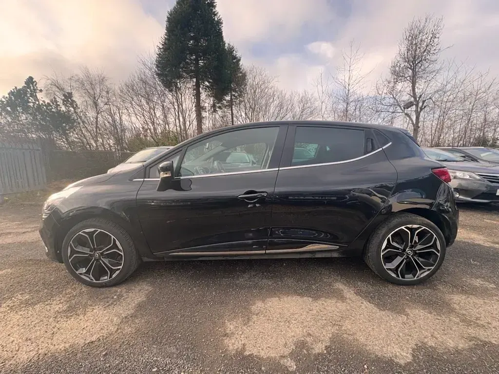 Used Renault Clio Iconic 90 HP (66 kW) 2018 Black Hatchback