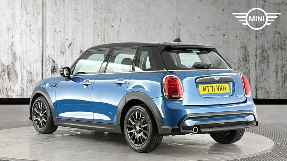 Usado Mini Cooper Classic 134 CV (98 kW) 2022 Azul Utilitario